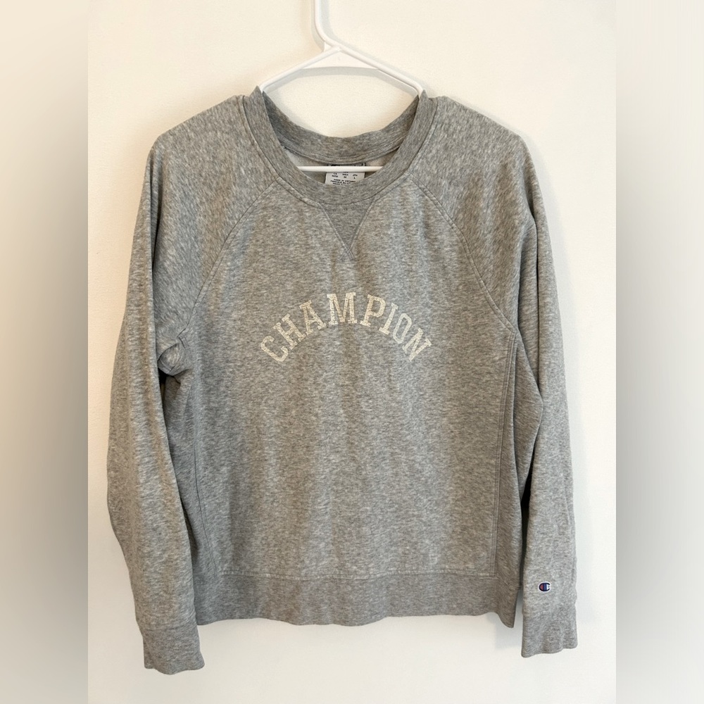 Super Cute Authentic Champion Crew Neck in Heather Grey! Womens Size Medium!